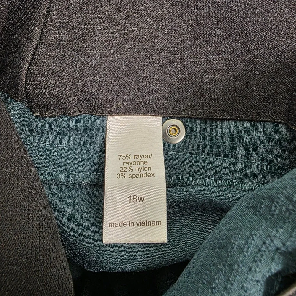 Maurices Women 18W‎ Dress Pants Dark Green Excellent Textured Pull On Tapered